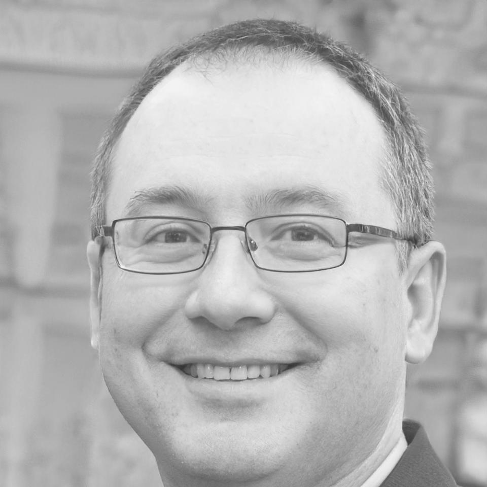 Ismael Rodrigo, Consultor Senior